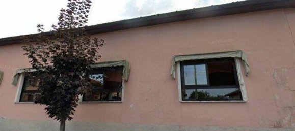 6 bedrooms Apartment in Sangiano, Italy No. 283567 4