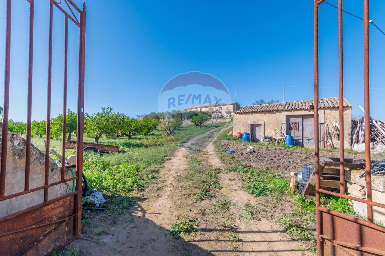 5 rooms House in Grammichele, Italy No. 173696