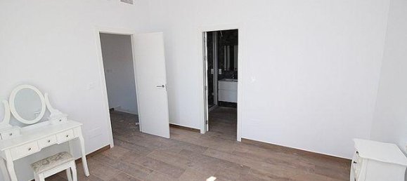 4 bedrooms Villa in Pinoso, Spain No. 11718 9