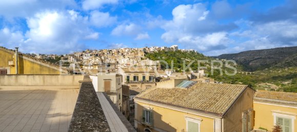 Casa de 3 dormitorios en Ragusa, Italy No. 62529 2