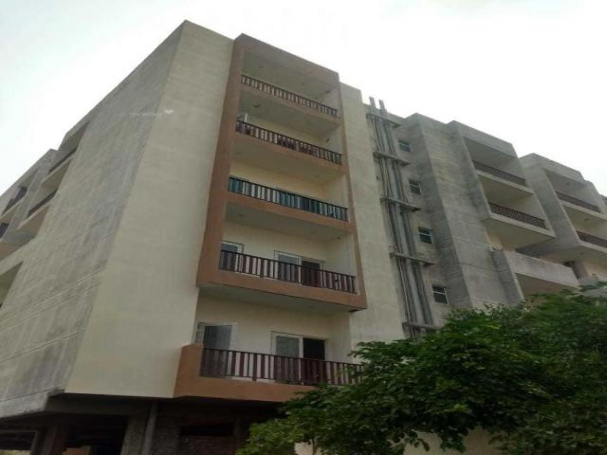 3 bedrooms House in Noida, India No. 66770