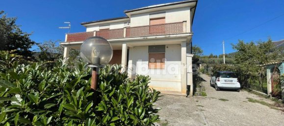  Castillos de 4 dormitorios en Alvito, Italy No. 55818 36