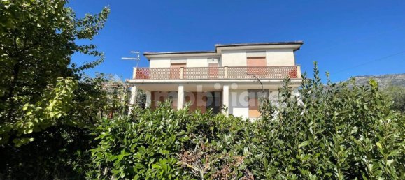  Castillos de 4 dormitorios en Alvito, Italy No. 55818 37