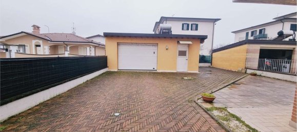 5 rooms Villa in Castel San Giovanni, Italy No. 193302 5