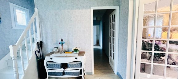 Casa de 3 dormitorios en Rosoy, France No. 208763 2