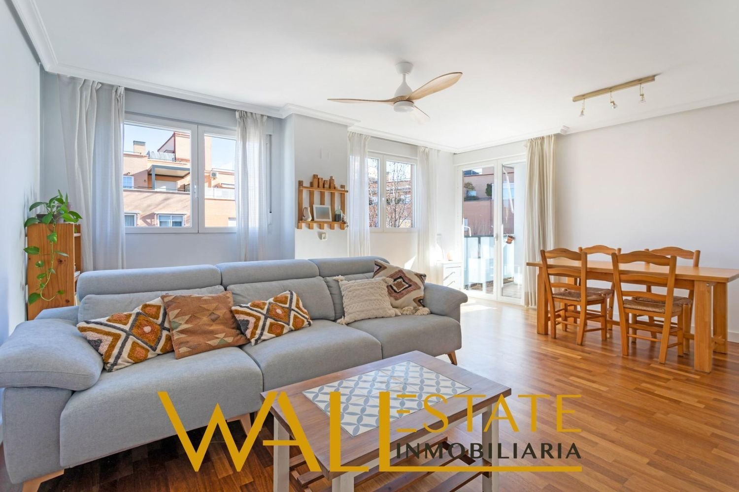 Apartamento de 4 dormitorios en Madrid, Spain No. 260021