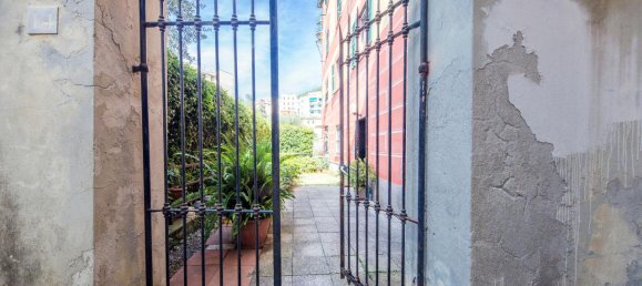 7 rooms Apartment in Genoa, Italy No. 35305 3