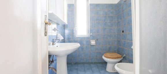 7 rooms Apartment in Genoa, Italy No. 35305 105