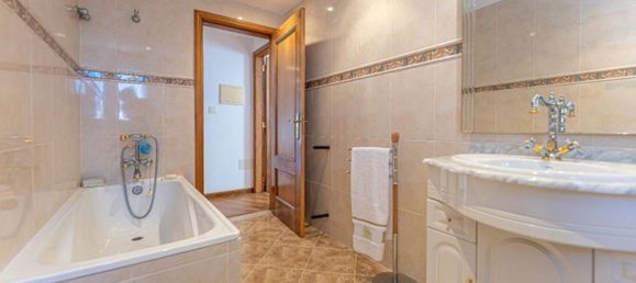 4 bedrooms House in Seixal, Portugal No. 22536 37