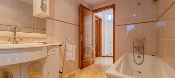 4 bedrooms House in Seixal, Portugal No. 22536 16