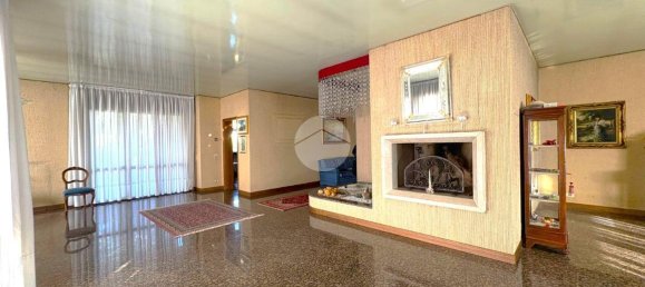 5 rooms Villa in Fiesso d'Artico, Italy No. 2499 22