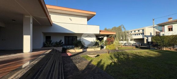 5 rooms Villa in Fiesso d'Artico, Italy No. 2499 14