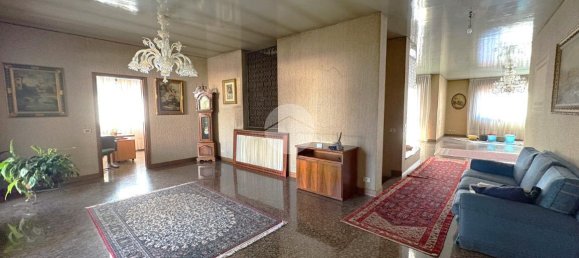 5 rooms Villa in Fiesso d'Artico, Italy No. 2499 19