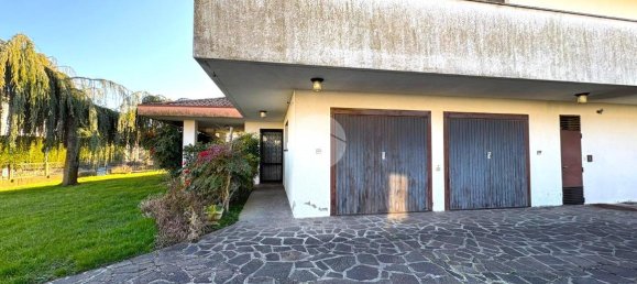 5 rooms Villa in Fiesso d'Artico, Italy No. 2499 8