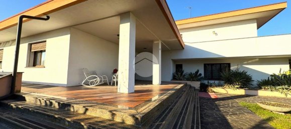 5 rooms Villa in Fiesso d'Artico, Italy No. 2499 9