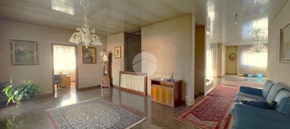 5 rooms Villa in Fiesso d'Artico, Italy No. 2499 24