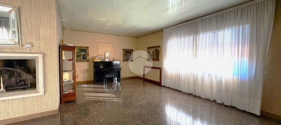 5 rooms Villa in Fiesso d'Artico, Italy No. 2499 18