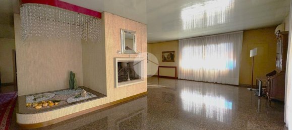 5 rooms Villa in Fiesso d'Artico, Italy No. 2499 16