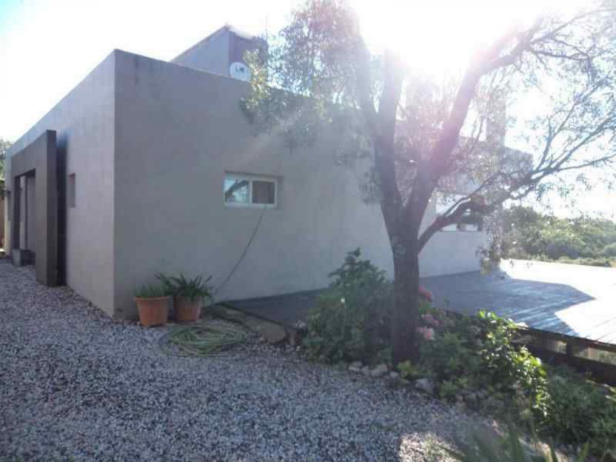 Casa de 4 dormitorios en Córdoba, Argentina No. 55441