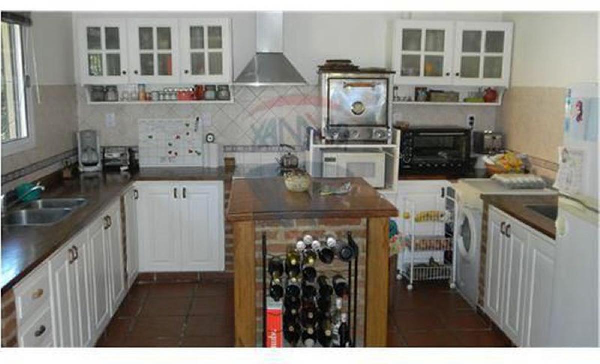 2 bedrooms House in Ituzaingo, Argentina No. 81676