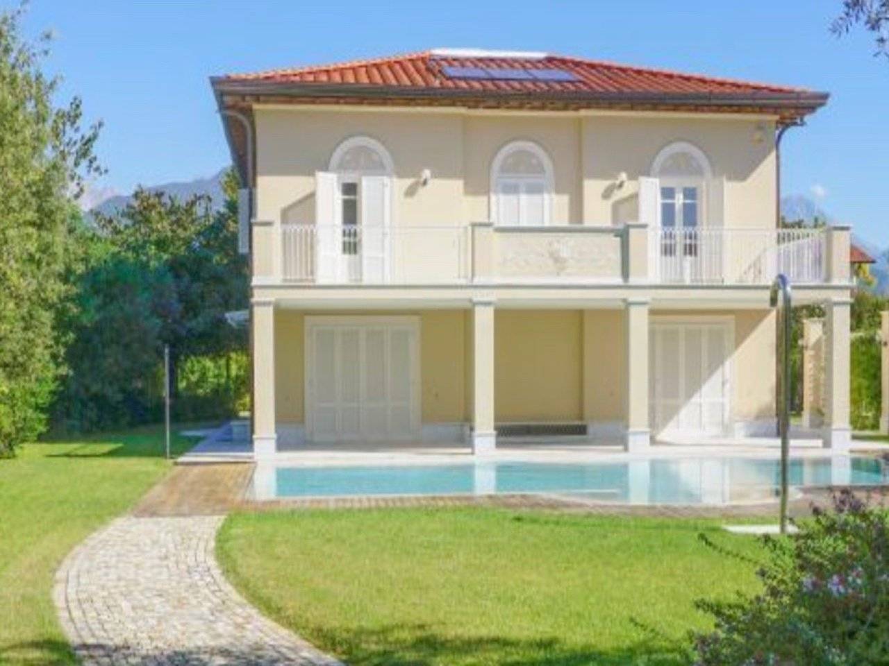6 bedrooms Villa in Forte dei Marmi, Italy No. 293194