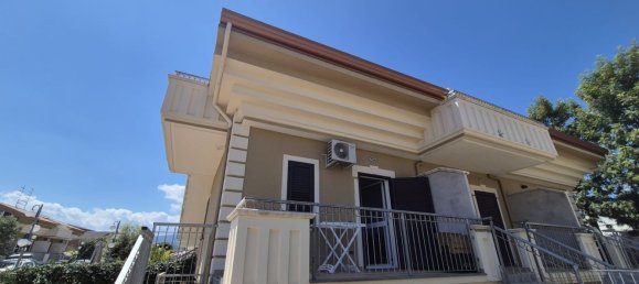 3 rooms Villa in Corigliano Rossano, Italy No. 283680 4