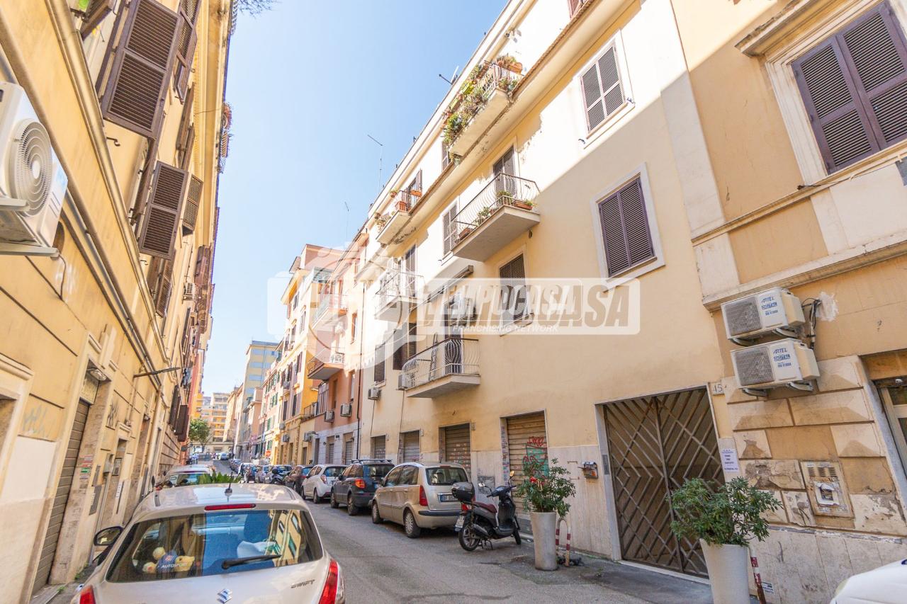 2 rooms Apartment in Rome, Italy No. 37506