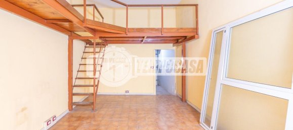 2 rooms Apartment in Rome, Italy No. 37506 9