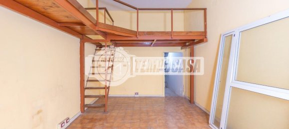 2 rooms Apartment in Rome, Italy No. 37506 10