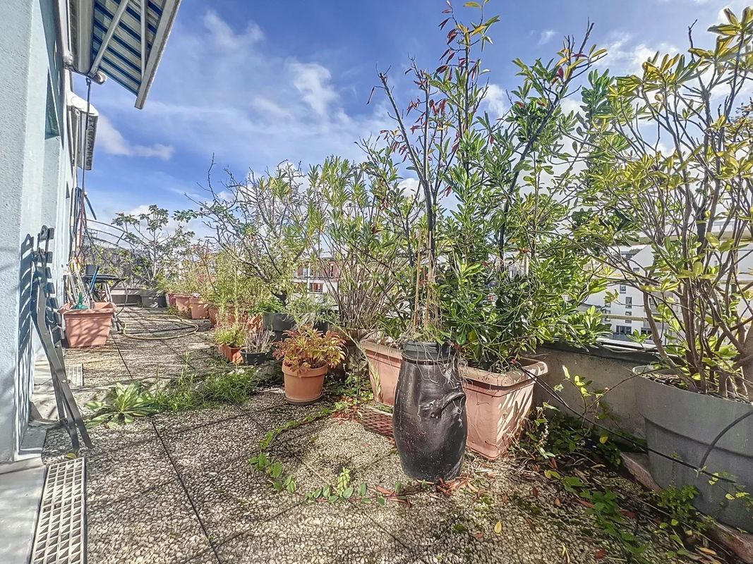 3 bedrooms Duplex in Gentilly, France No. 163834