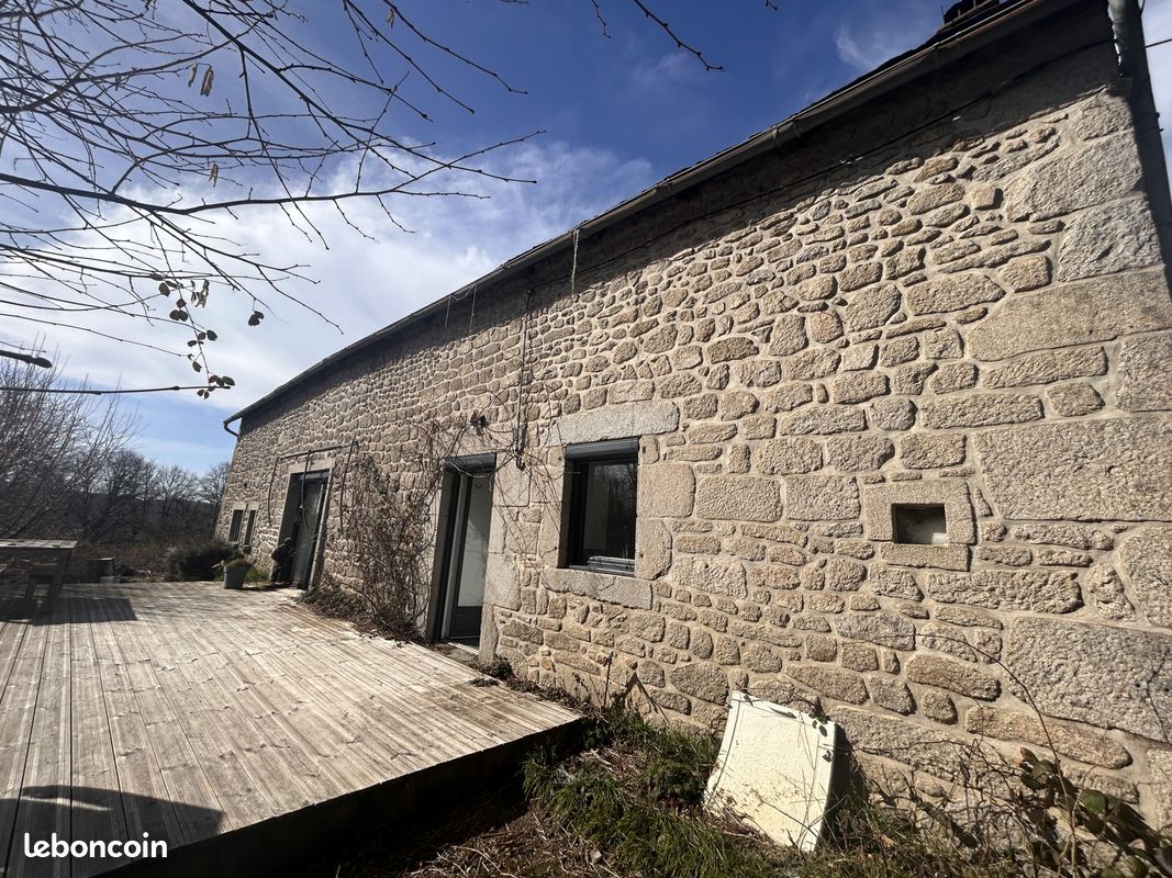 5 bedrooms House in Liginiac, France No. 101913