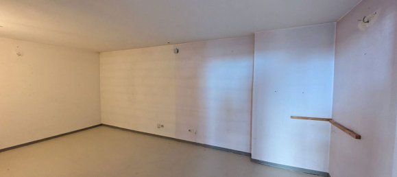 Gewerbliche Immobilie in Creutzwald, France 610m², Nr. 70341 3