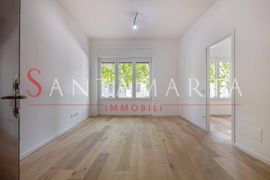 Квартира с 2 спальнями в Милан, Италия № 243420