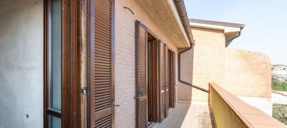 4 rooms House in Montegranaro, Italy No. 17663 20