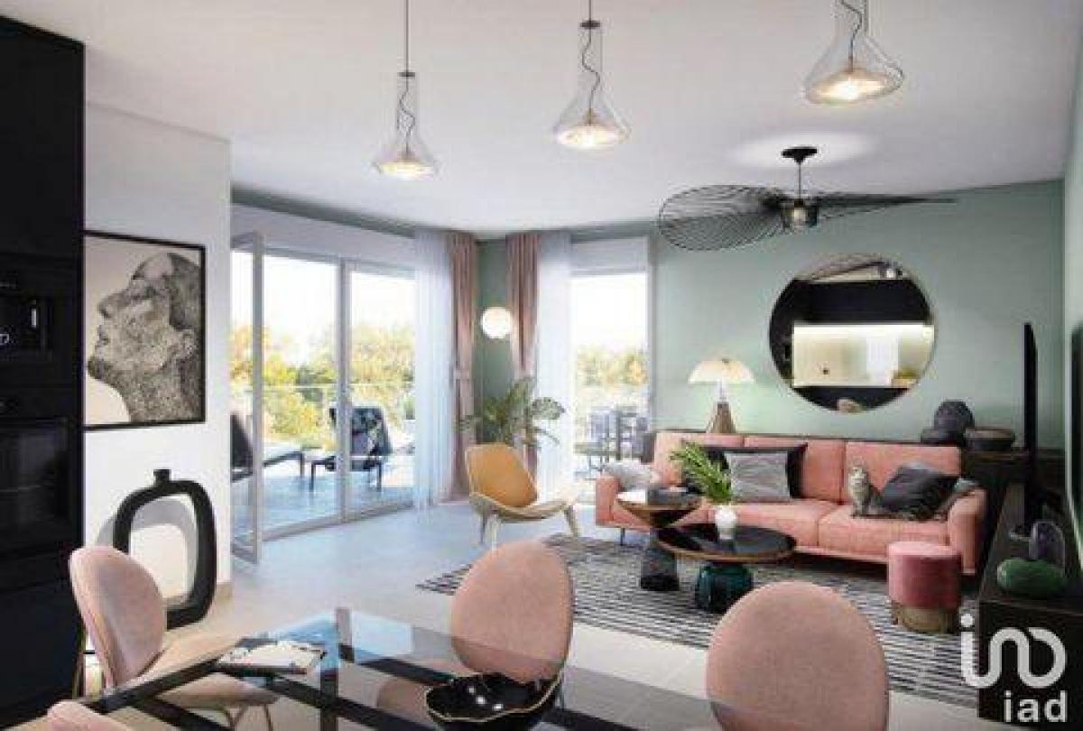 2 bedrooms Condo in Cogolin, France No. 15825