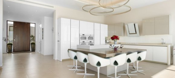 7 bedrooms Villa in La Quinta, Spain No. 136898 2