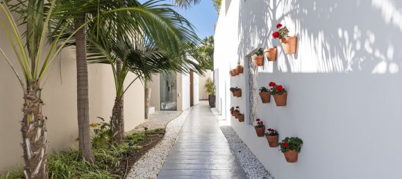 7 bedrooms Villa in La Quinta, Spain No. 136898 17