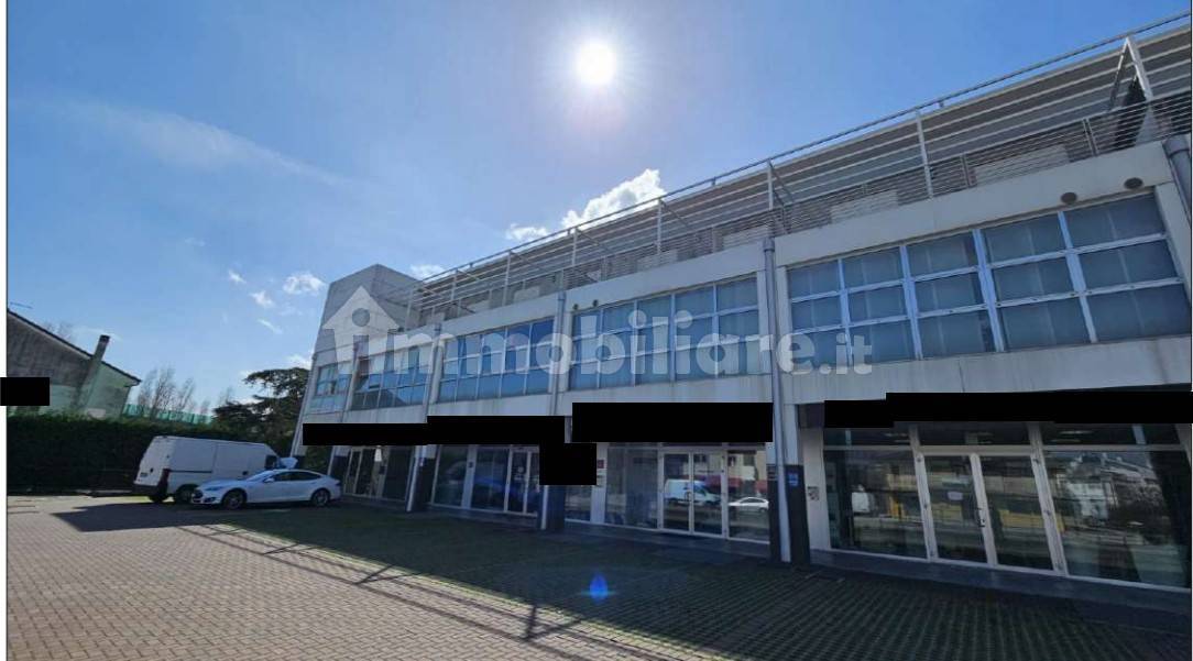 5 rooms Office in Torri di Quartesolo, Italy No. 297616