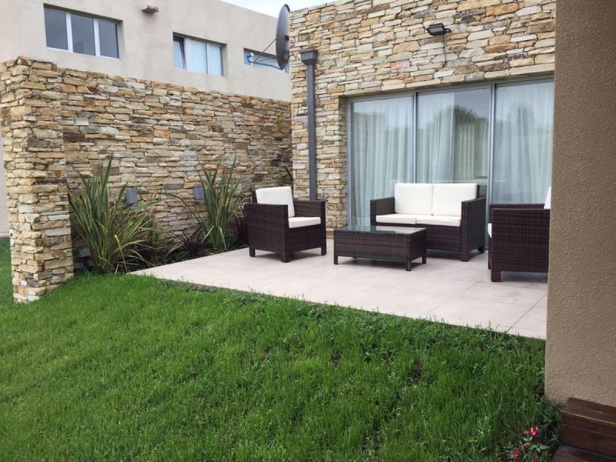 3 bedrooms House in Mar del Plata, Argentina No. 101466