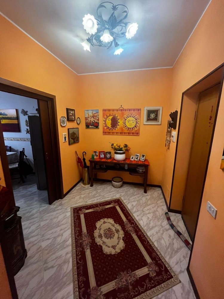 5 rooms Apartment in Palermo, Italy No. 46620