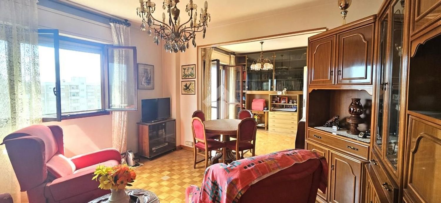 4 rooms Apartment in Milan, Italy No. 339083