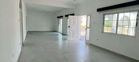 Таунхаус с 3 спальнями в Ларнака, Кипр № 26138 3