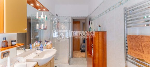 3 rooms Apartment in Milan, Italy No. 274444 2