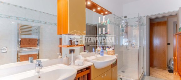 3 rooms Apartment in Milan, Italy No. 274444 3