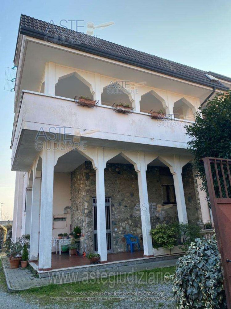 4 rooms Apartment in Muggiò, Italy No. 3319