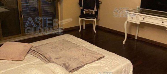 4 rooms Apartment in Muggiò, Italy No. 3319 10