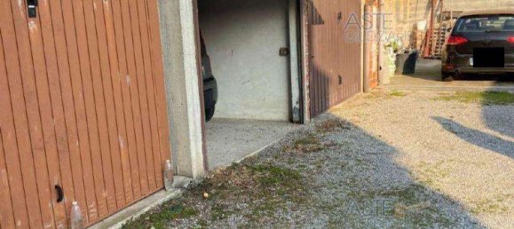 4 rooms Apartment in Muggiò, Italy No. 3319 2