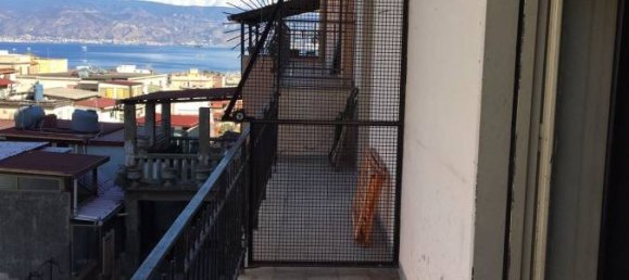 4 bedrooms Apartment in Messina, Italy No. 135021 18