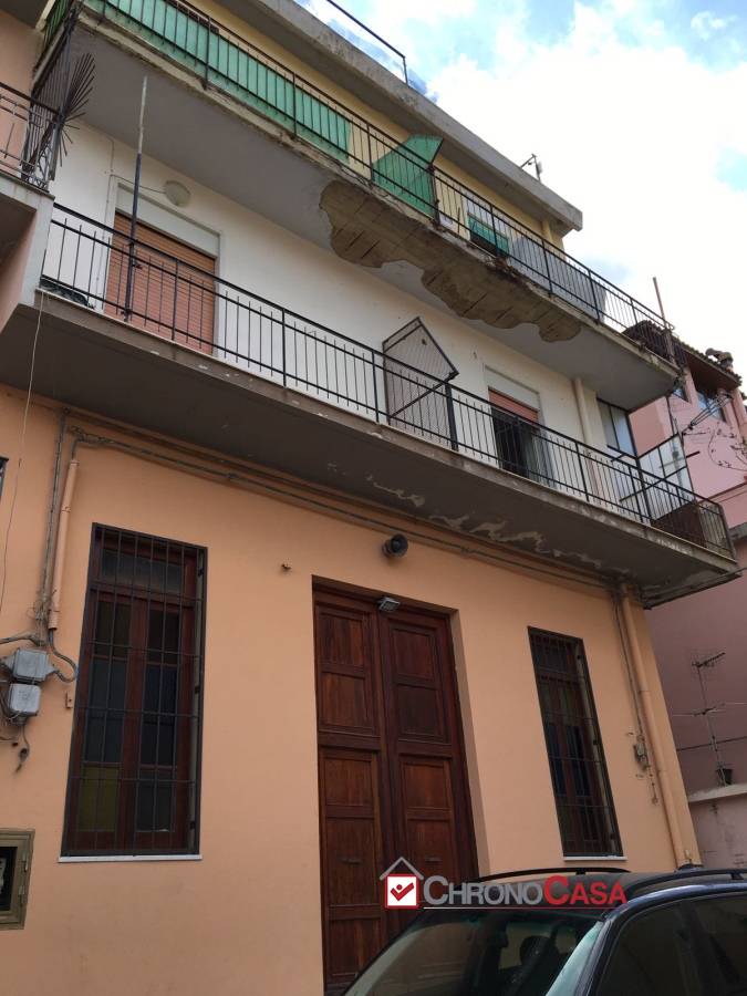 4 bedrooms Apartment in Messina, Italy No. 135021