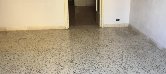 4 bedrooms Apartment in Messina, Italy No. 135021 6